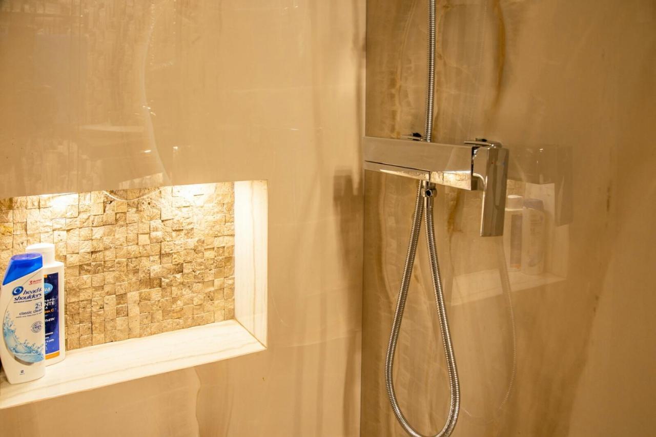 Art Luxury Apartment Burgas Stad Buitenkant foto