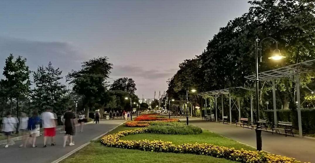 Art Luxury Apartment Burgas Stad Buitenkant foto